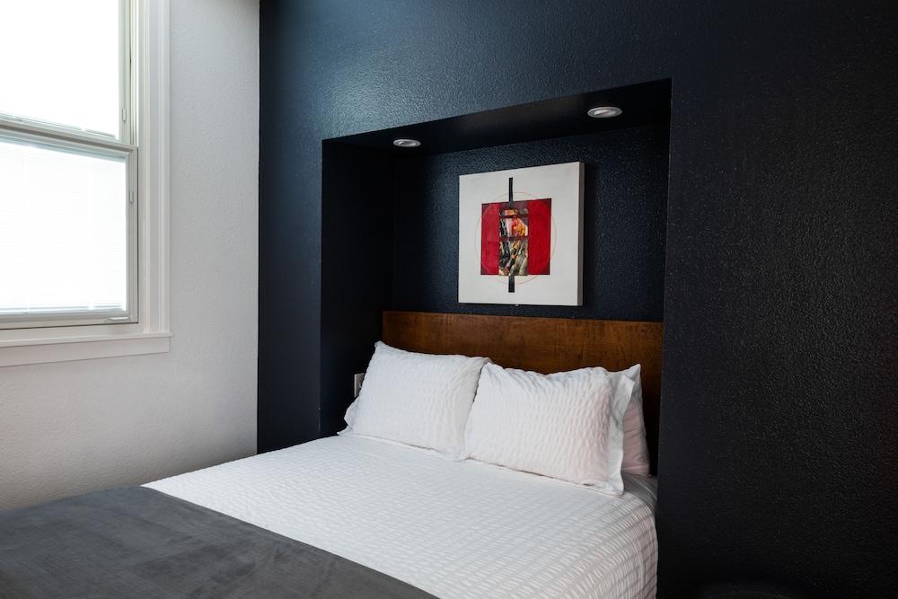 The Metro Hotel - photo 11