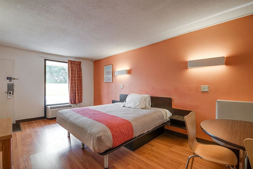 Motel 6 High Point - photo 10