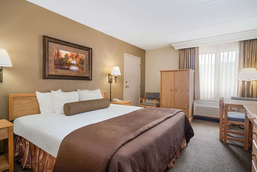 Ramada Hotel & Conference Center by Wyndham Plymouth - photo 13