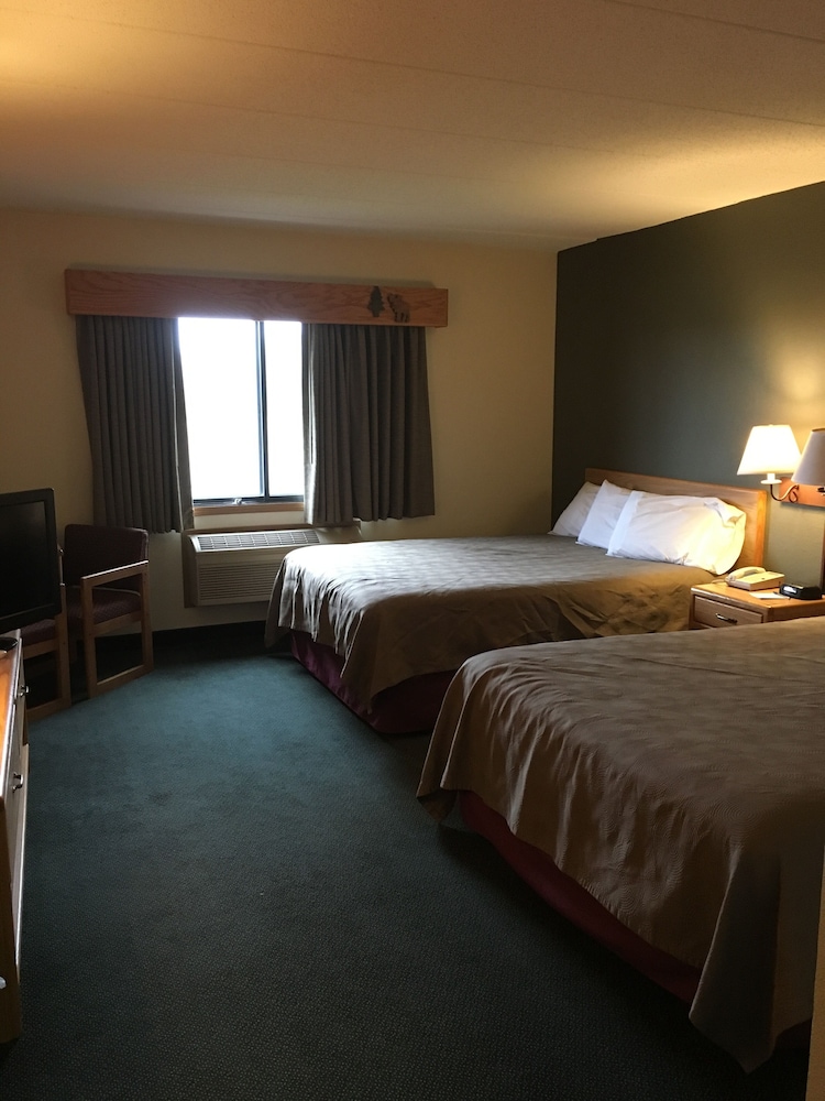 Moose Lake Lodge & Suites - photo 12