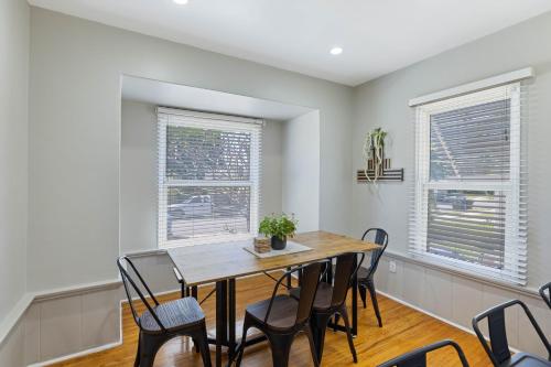 5 Mins Walk To Oldtown Monrovia Cozy 4 Br Home — 4-Star Luxury Hotel in Monrovia, United States