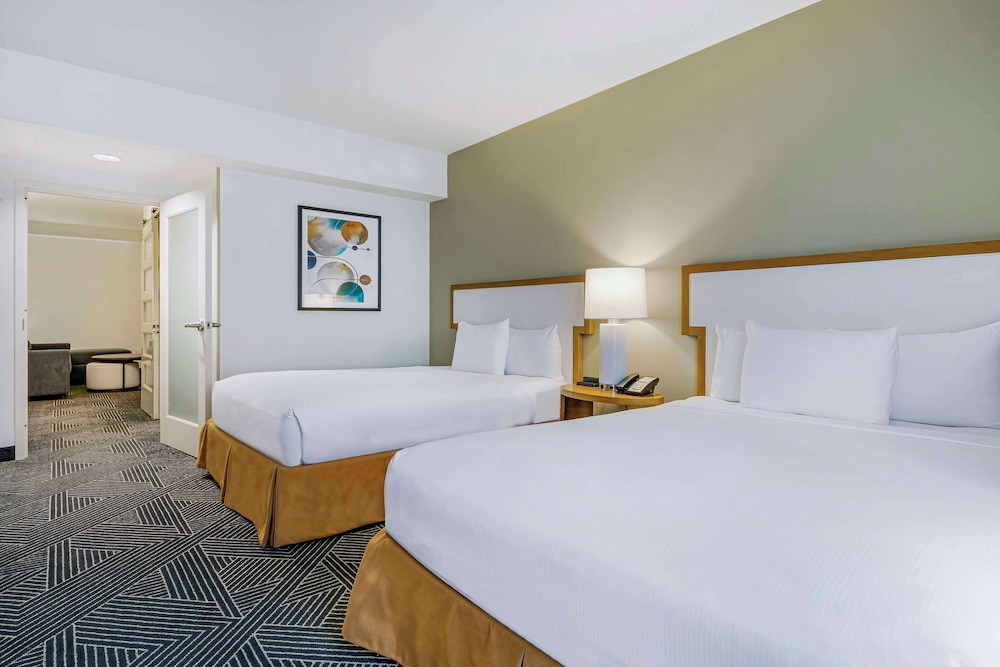 Embassy Suites Houston Downtown - photo 10