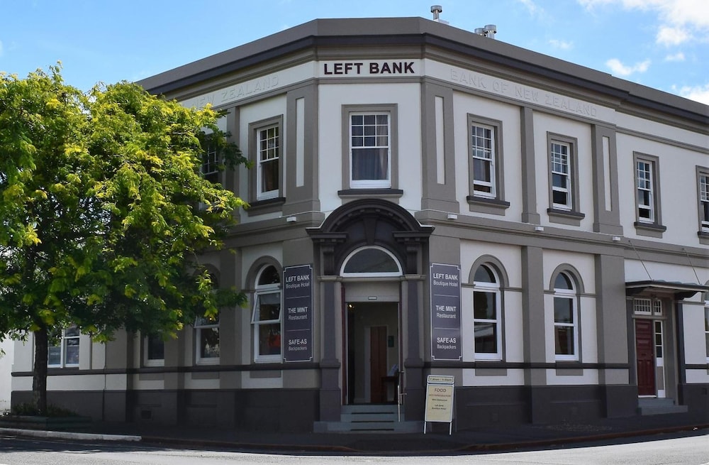 Left Bank - last minute hotel in Unknown City