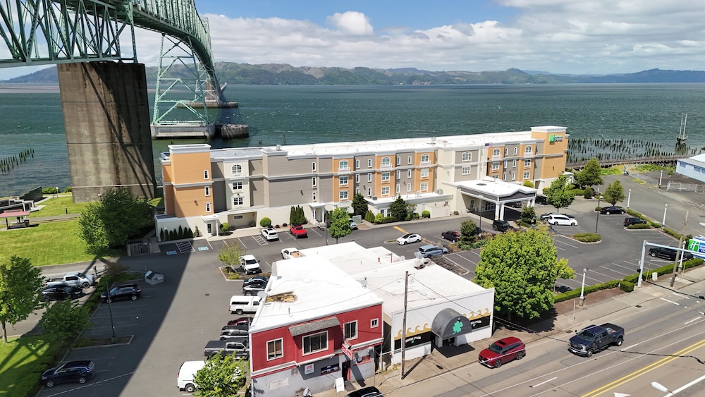 Holiday Inn Express & Suites Astoria by IHG - photo 46