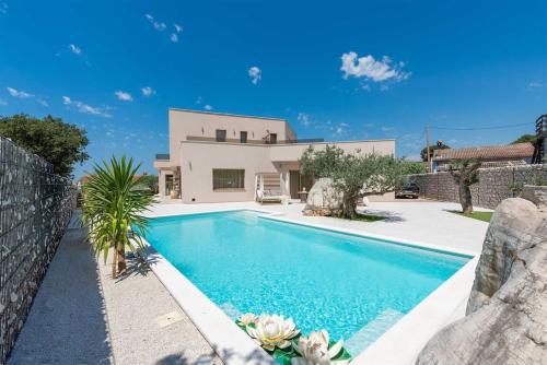 Luxury Villa Anton by Kompas Villas — 4-Star Luxury Hotel in Galizana, Croatia