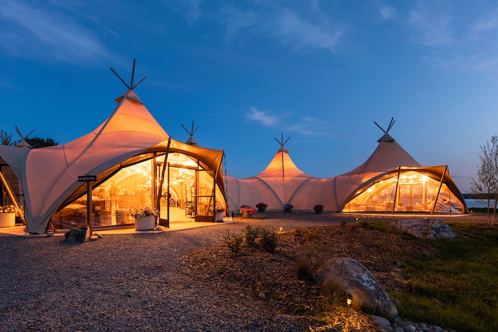 Under Canvas Acadia - carbon neutral hotel in Surry