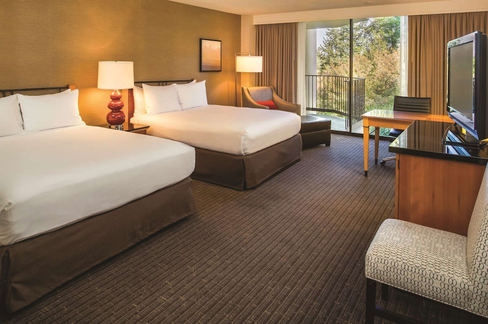 DoubleTree by Hilton Seattle Airport - photo 8