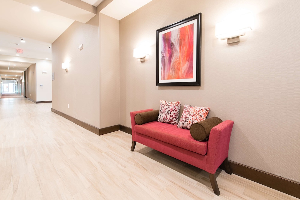 Hampton Inn & Suites Fayetteville - photo 3