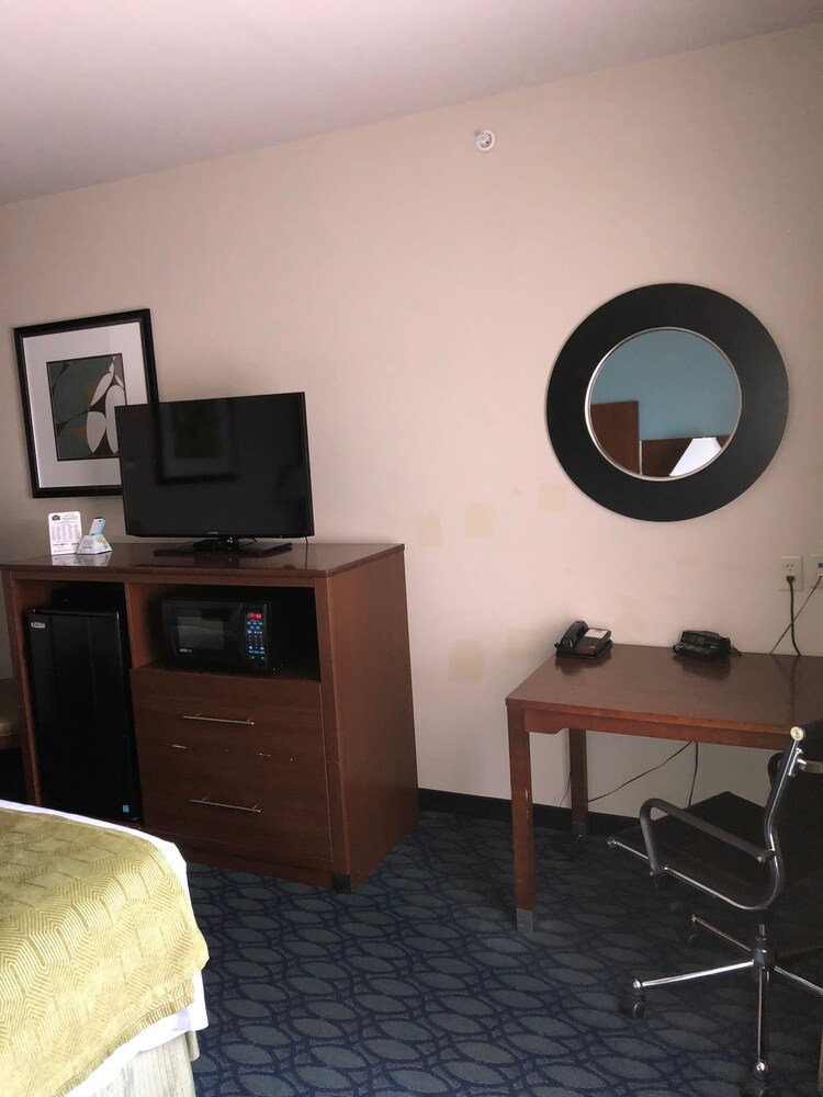 Country View Inn & Suites - photo 8