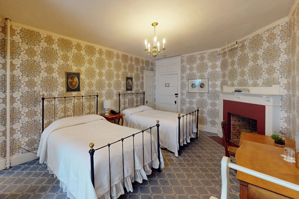 The Red Lion Inn - photo 29