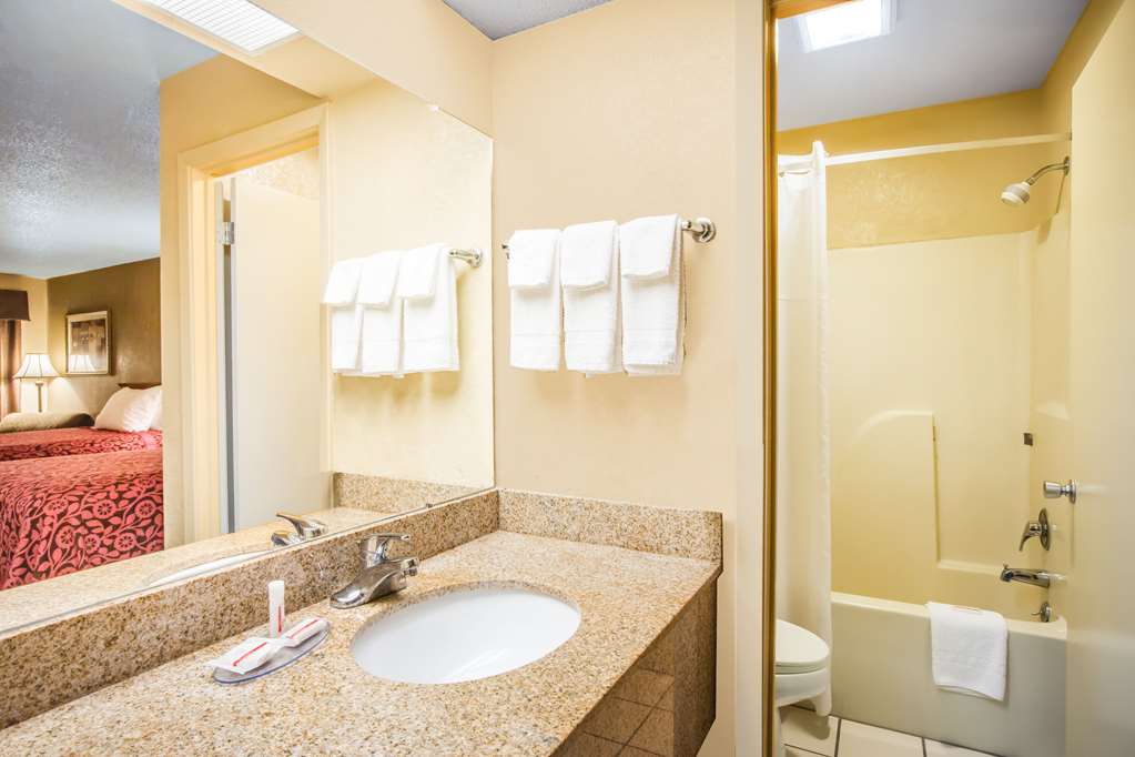 Days Inn by Wyndham Tallulah - photo 6