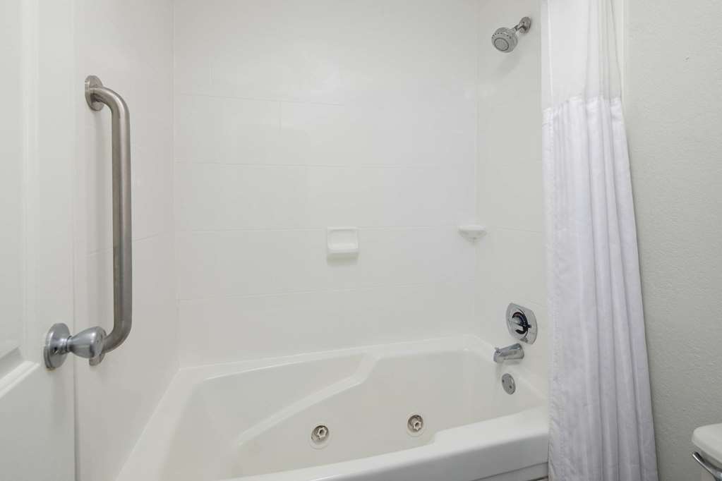La Quinta Inn & Suites by Wyndham Atlanta Airport South - photo 15