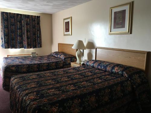 Knotty Pine Motel - photo 17