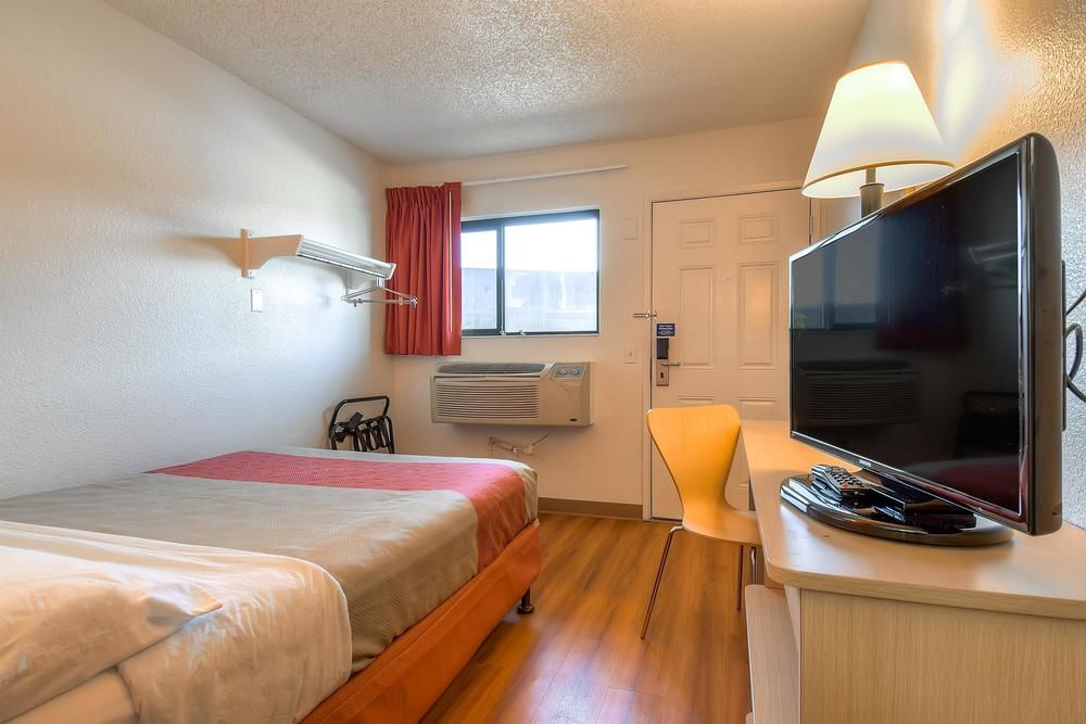 Motel 6 Los Angeles Harbor City - photo 21