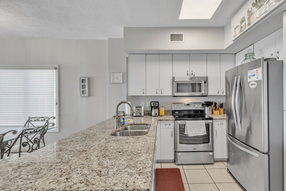 Stunning Oceanfront Condo with Resort Amenities condo - photo 15