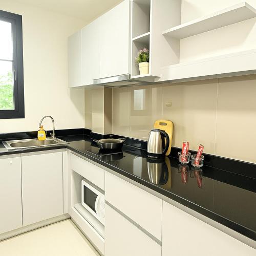 Zenith Place Huge 2BR Low rise condo