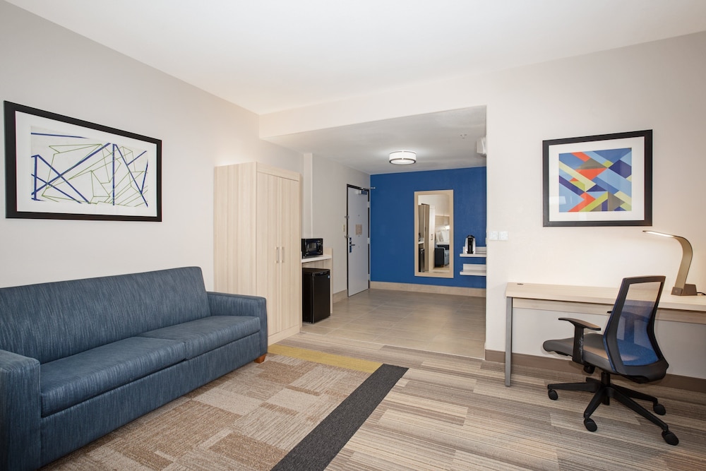 Holiday Inn Express & Suites Phoenix Glendale Sports Dist by IHG - photo 6