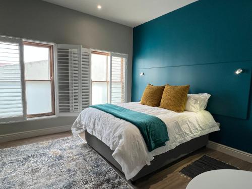 Hermanus Waterfront Apartment no 17 — 4-Star Luxury Hotel in Hermanus, South Africa
