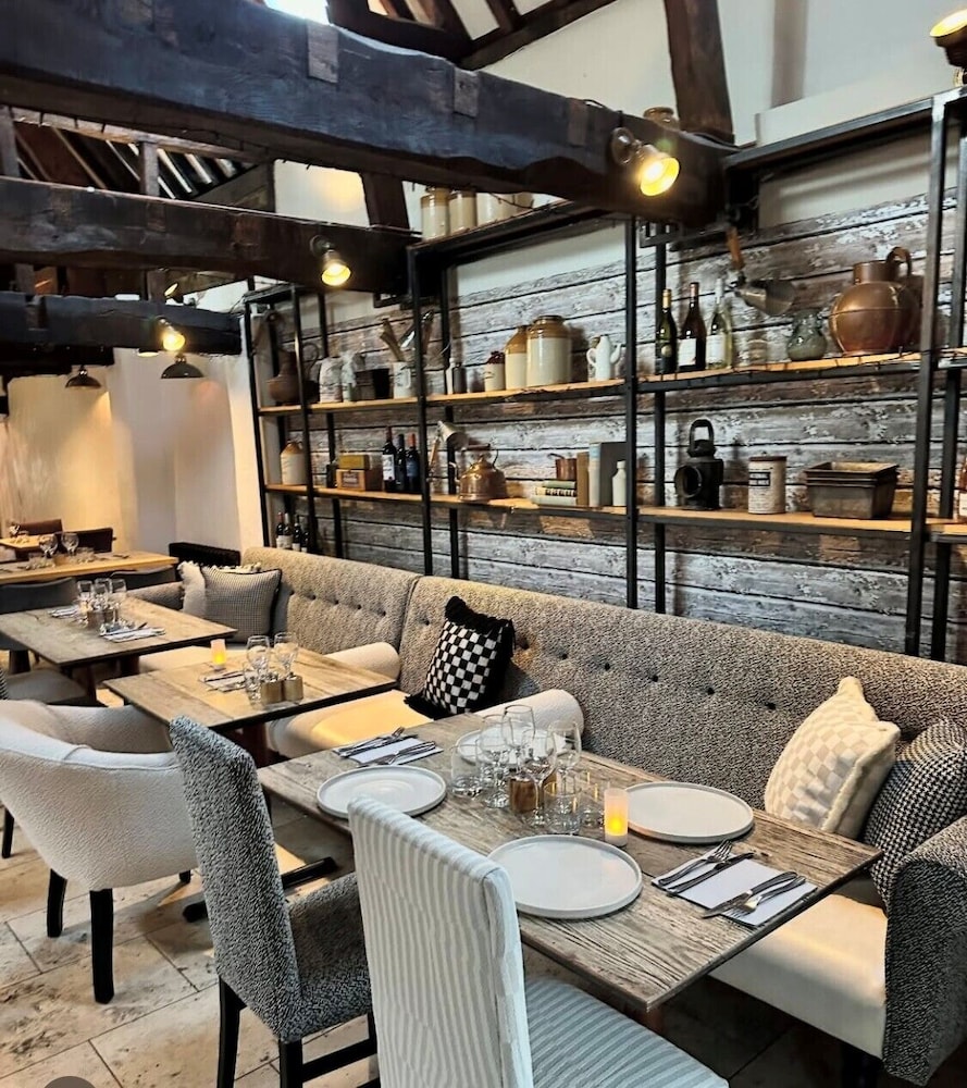 White Hart Hotel - carbon neutral hotel in Wallingford
