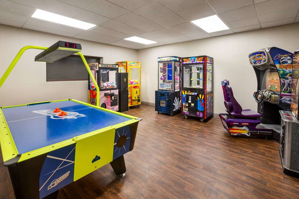 La Quinta Inn & Suites by Wyndham Lake George - photo 37
