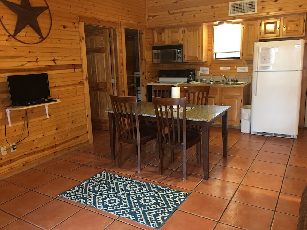Frio Springs Lodges - photo 18