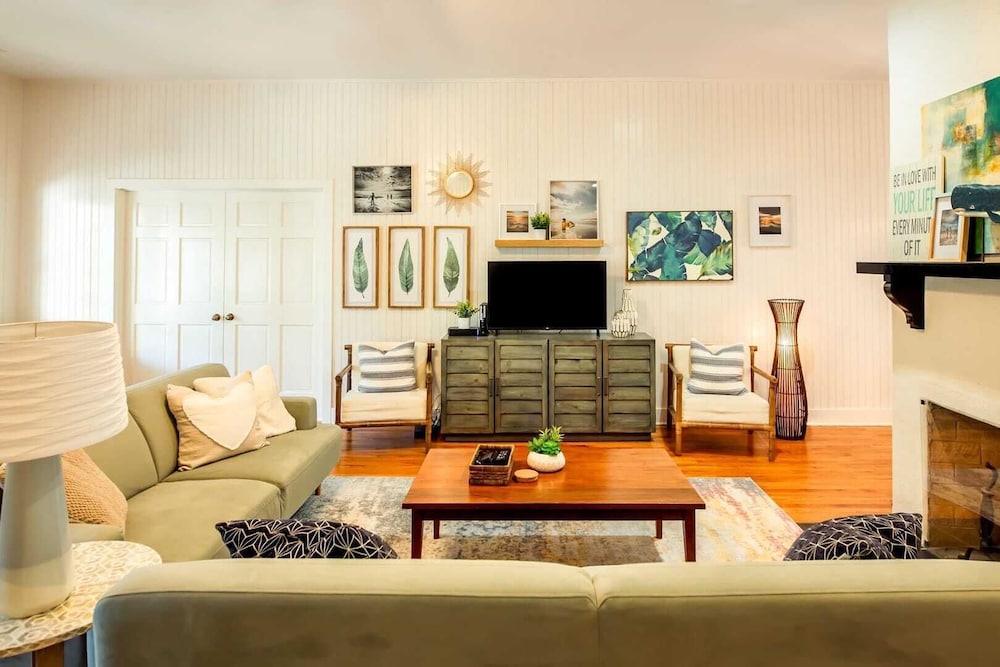 75 Grand Pavilion by Avantstay Steps From Beach 2 Community Pools in Isle Of Palms, United States