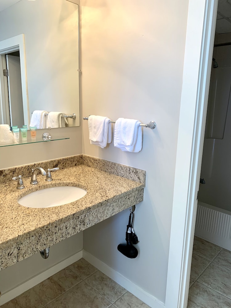 Atlantic Oceanfront Hotel - photo 13