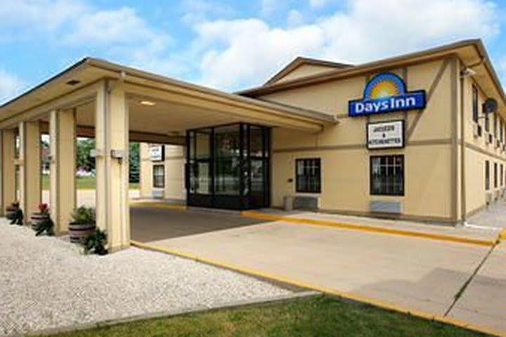 Travelodge By Wyndham Waukegan Gurnee — hotel in Waukegan