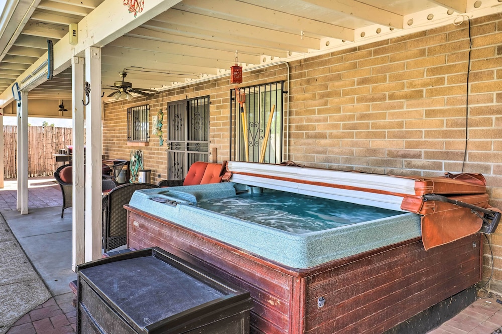 Pet Friendly Tucson Home with Heated Pool and Hot Tub — 4-Star Luxury Hotel in Tucson, United States