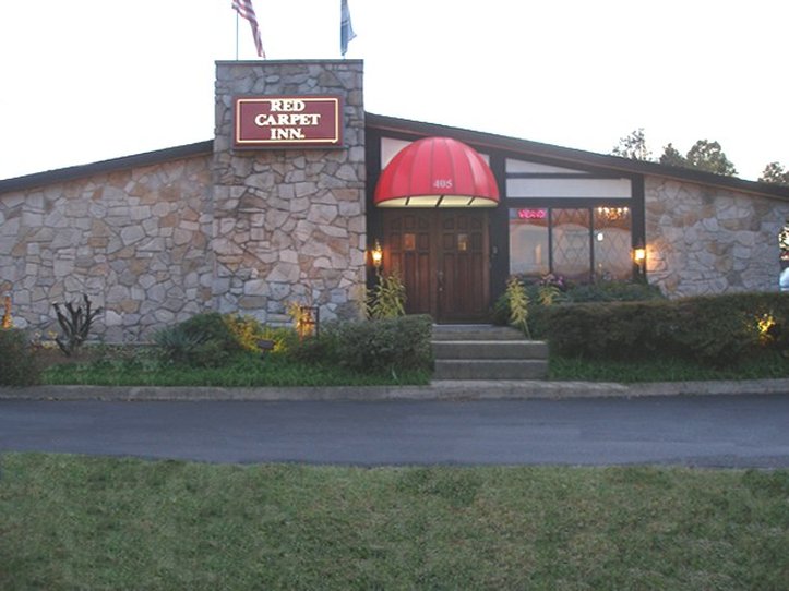 Red Carpet Inn - carbon neutral hotel in Charlottesville