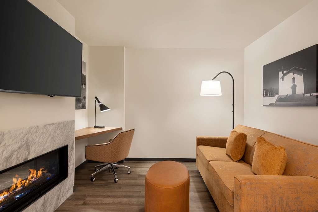 La Quinta Inn & Suites by Wyndham San Luis Obispo Downtown - photo 18
