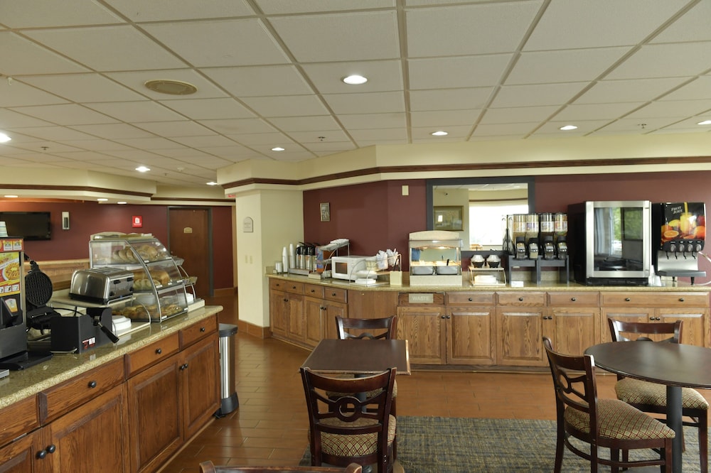 Baymont Inn & Suites by Wyndham Lincoln NE - photo 15