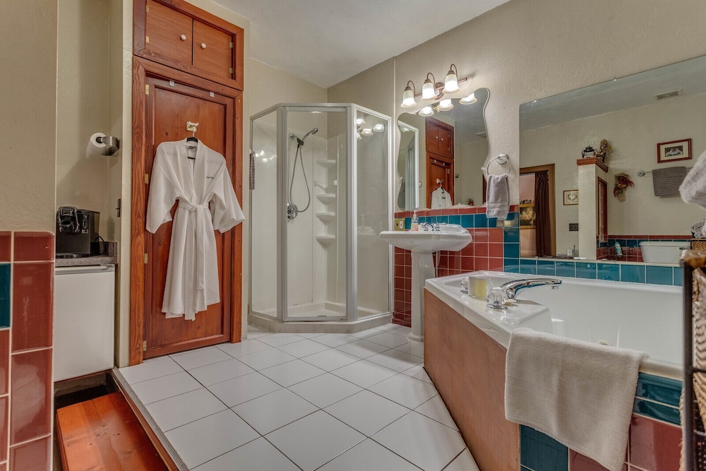 The Whispering Pines Inn Bed & Breakfast - photo 41