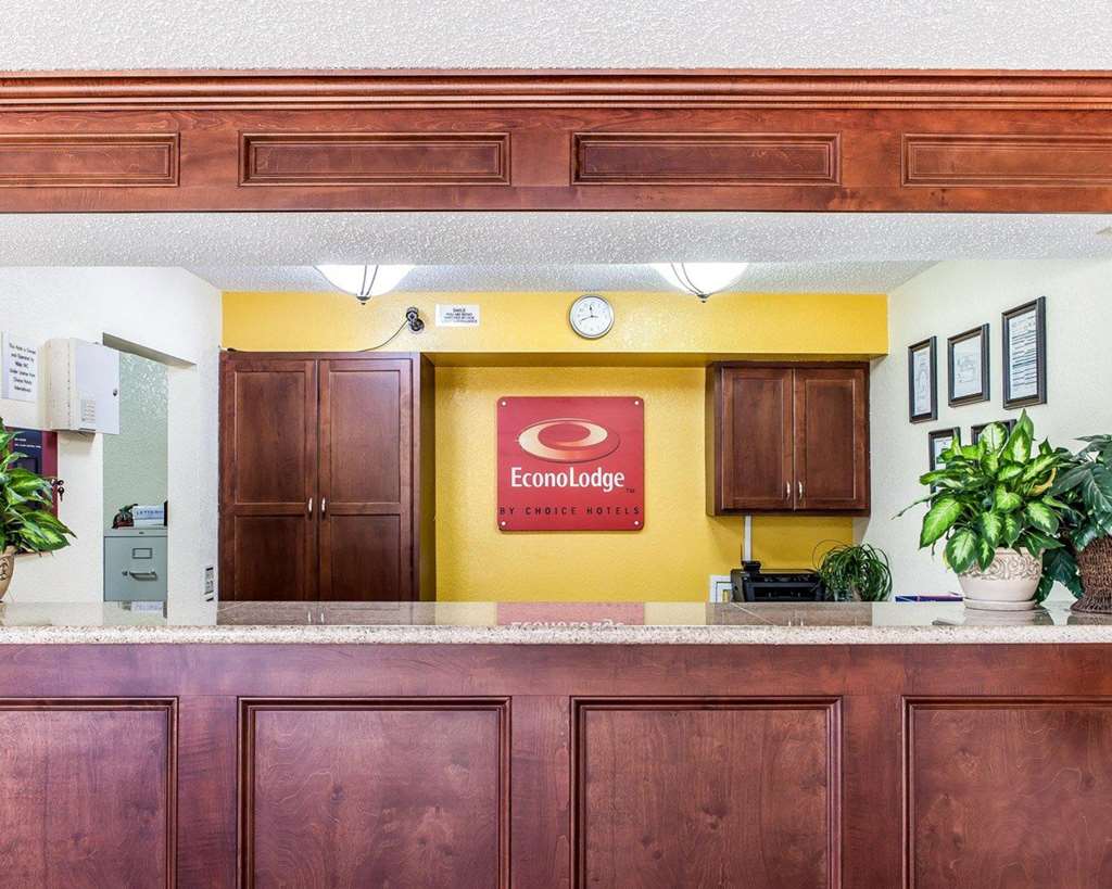 Econo Lodge Cartersville Emerson Lake Point - photo 6