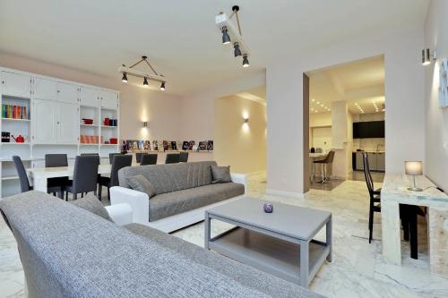 Terraced Apartment Metro To Vatican & Center — 4-Star Luxury Hotel in Rome, Italy