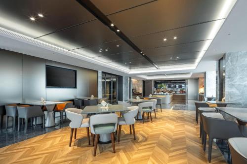 Atour Hotel Hangzhou East Railway Station West Square — 4-Star Luxury Hotel in Hangzhou, People's Republic of China
