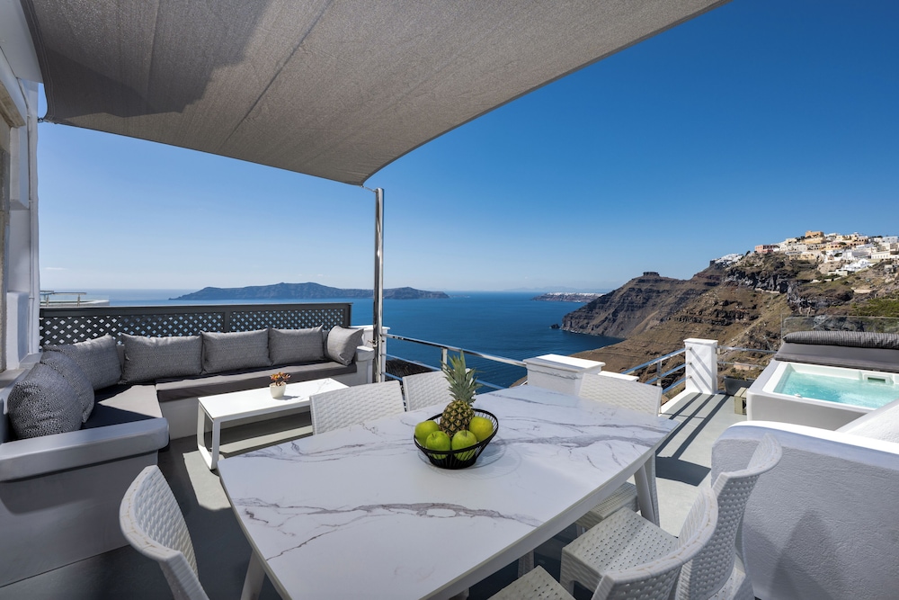 1809 Villa — 4-Star Luxury Hotel in Fira, Greece