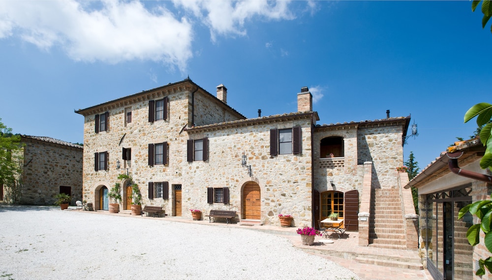 I Pianelli — 4-Star Luxury Hotel in Murlo, Italy