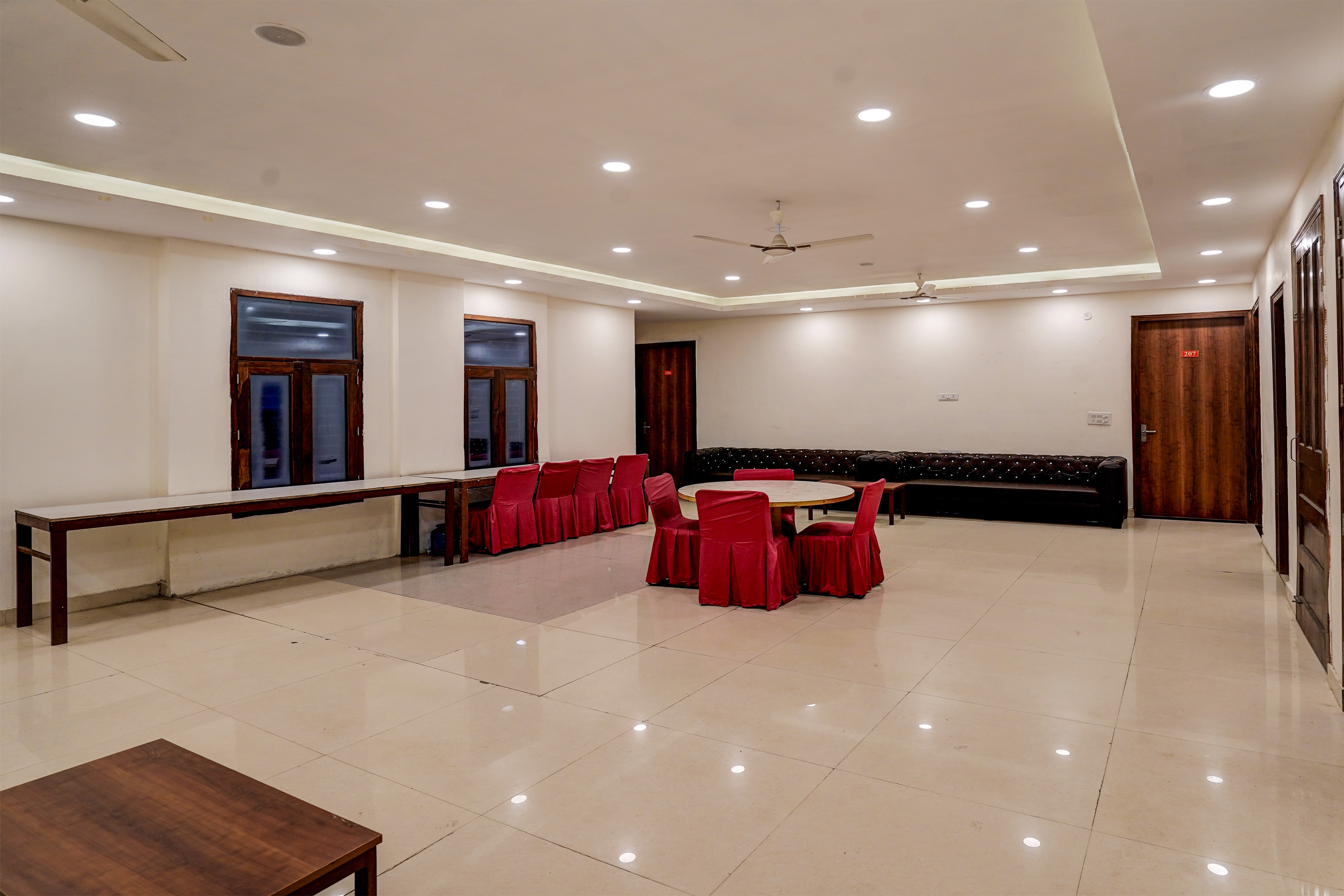Hotel O Golden Palace — 4-Star Luxury Hotel in Noida, India