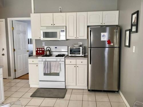 Pet Friendly 30Min To Downtown The Bostonian - photo 18