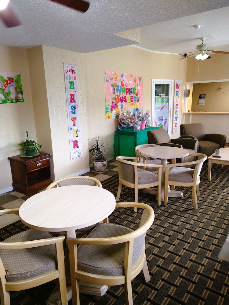 Grand View Plaza Inn & Suites - photo 18