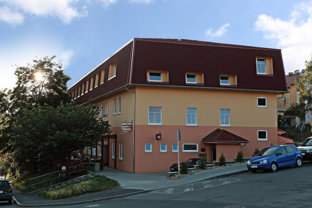 Penzion Mova — hotel in Kadan