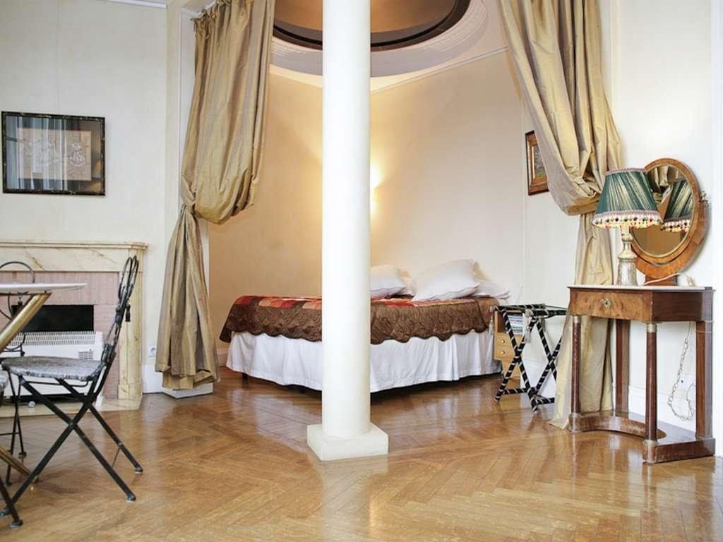 Apartment Prestige Champs Elysees — 4-Star Luxury Hotel in Paris, France