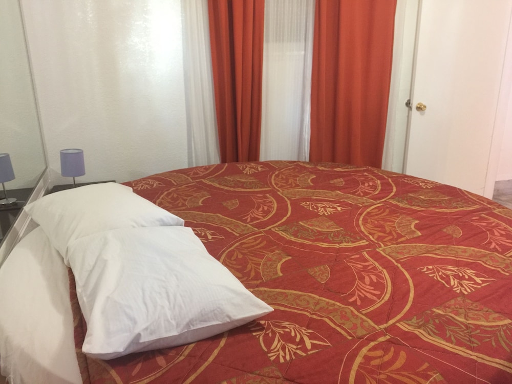 Tradewinds Airport Hotel - photo 14