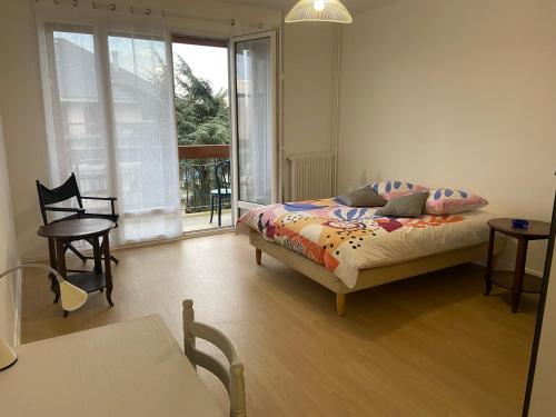 Joli Studio Avec Balcon - carbon neutral hotel in Vendome