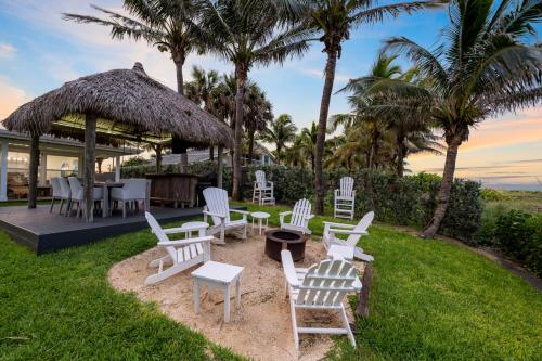 Oceanfront Cocoa Beach Vacation Home Private Beach Tiki Bar & Family Fun — 4-Star Luxury Hotel in Cocoa Beach, United States