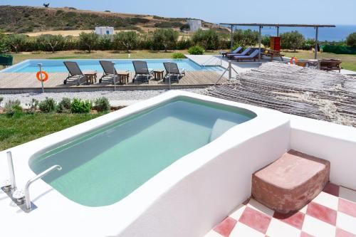 Luna Rossa Milos Chili Moon — 4-Star Luxury Hotel in Provatas, Greece