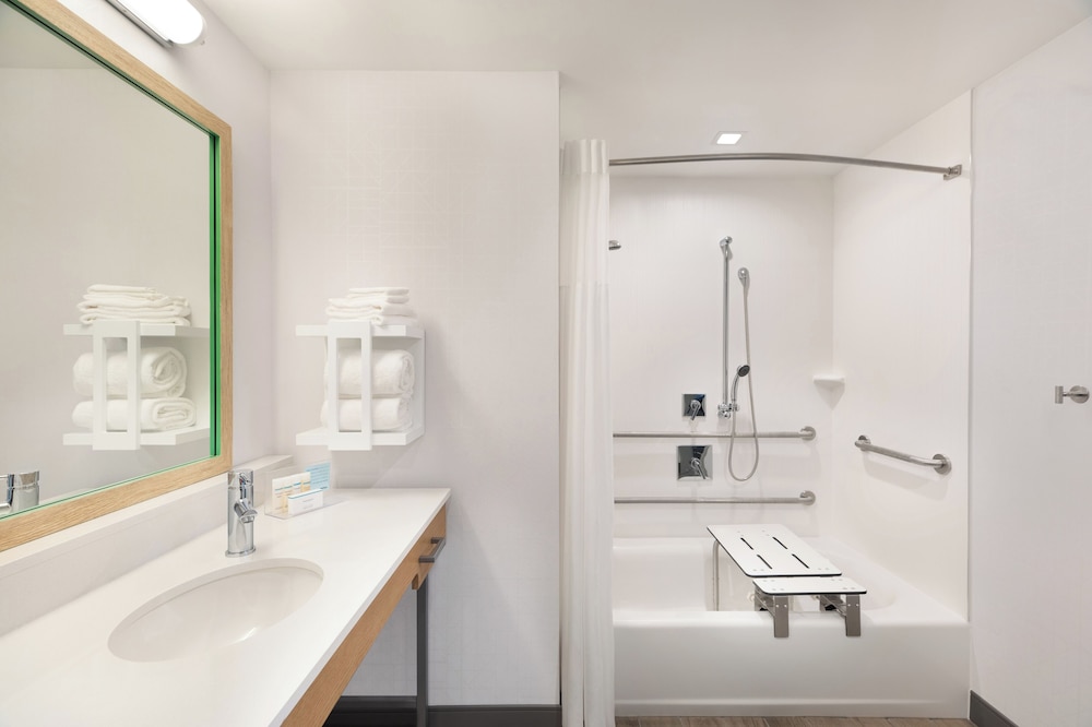 Hampton Inn & Suites Watertown Boston - photo 18