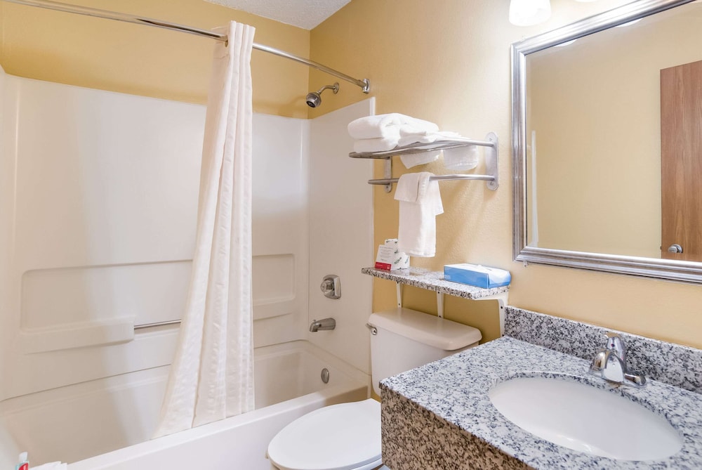 Econo Lodge Spotsylvania Town Center - photo 48