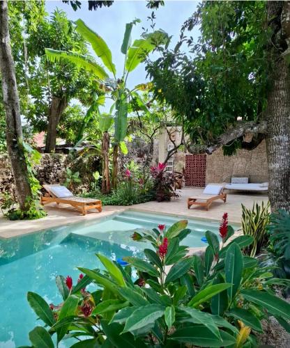 Casona Tres Culturas steps away from the Convent in Izamal, Mexico